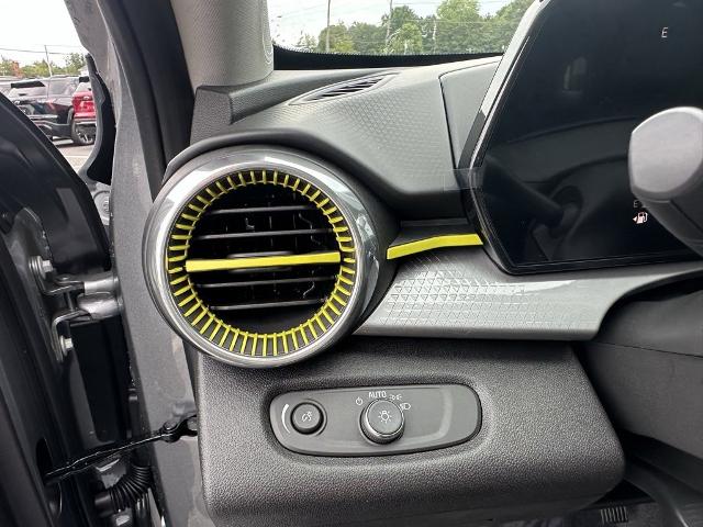 2025 Chevrolet Trax Vehicle Photo in GARDNER, MA 01440-3110