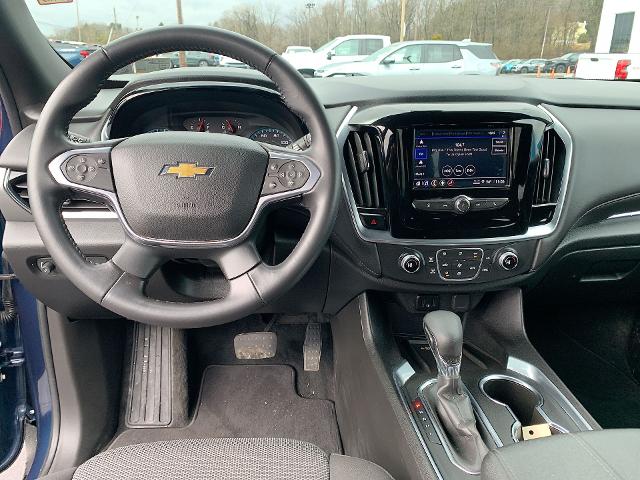 2022 Chevrolet Traverse Vehicle Photo in MOON TOWNSHIP, PA 15108-2571
