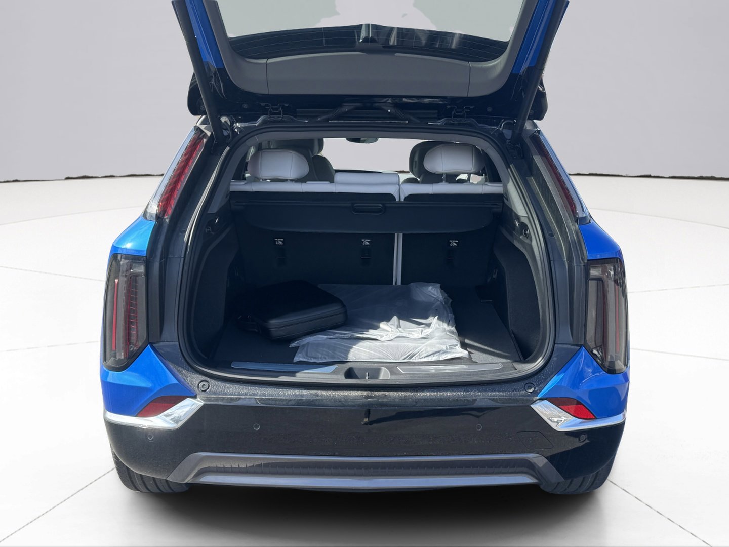 2025 Cadillac OPTIQ Vehicle Photo in LEOMINSTER, MA 01453-2952