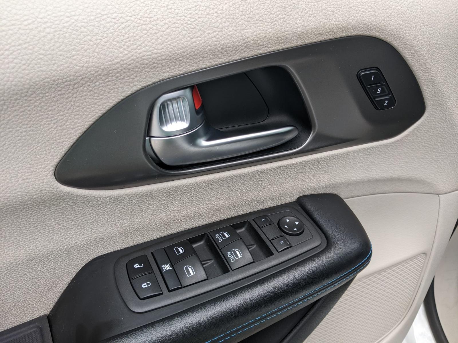 2021 Chrysler Pacifica Vehicle Photo in Seguin, TX 78155