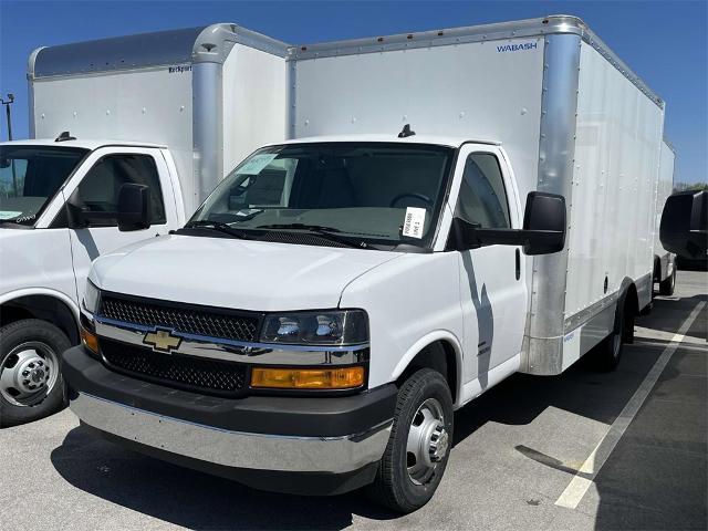 2023 Chevrolet Express Cutaway 4500 Vehicle Photo in ALCOA, TN 37701-3235