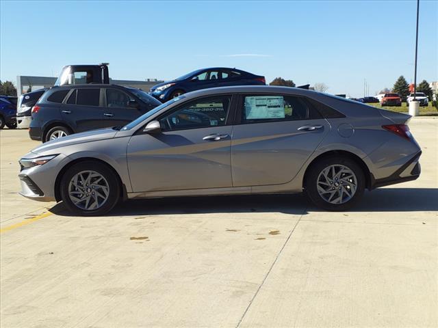 2024 Hyundai ELANTRA Vehicle Photo in Peoria, IL 61615