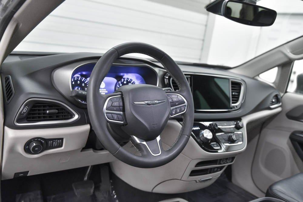 2022 Chrysler Pacifica Vehicle Photo in AKRON, OH 44303-2185