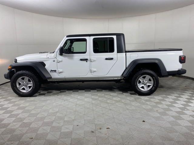 2020 Jeep GLAD Vehicle Photo in MEDINA, OH 44256-9001