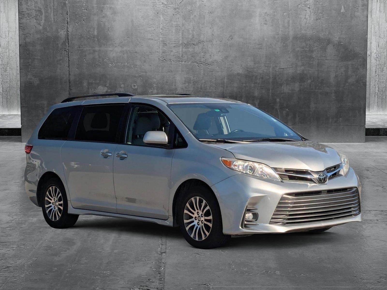 2020 Toyota Sienna Vehicle Photo in St. Petersburg, FL 33713