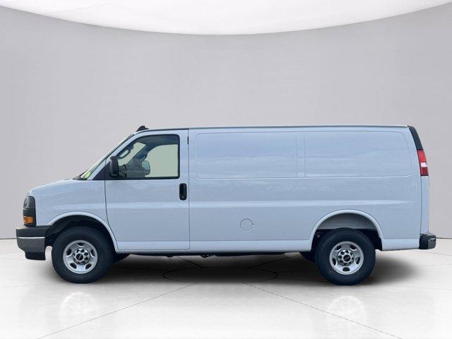 2025 GMC Savana Cargo 2500 Vehicle Photo in LEOMINSTER, MA 01453-2952