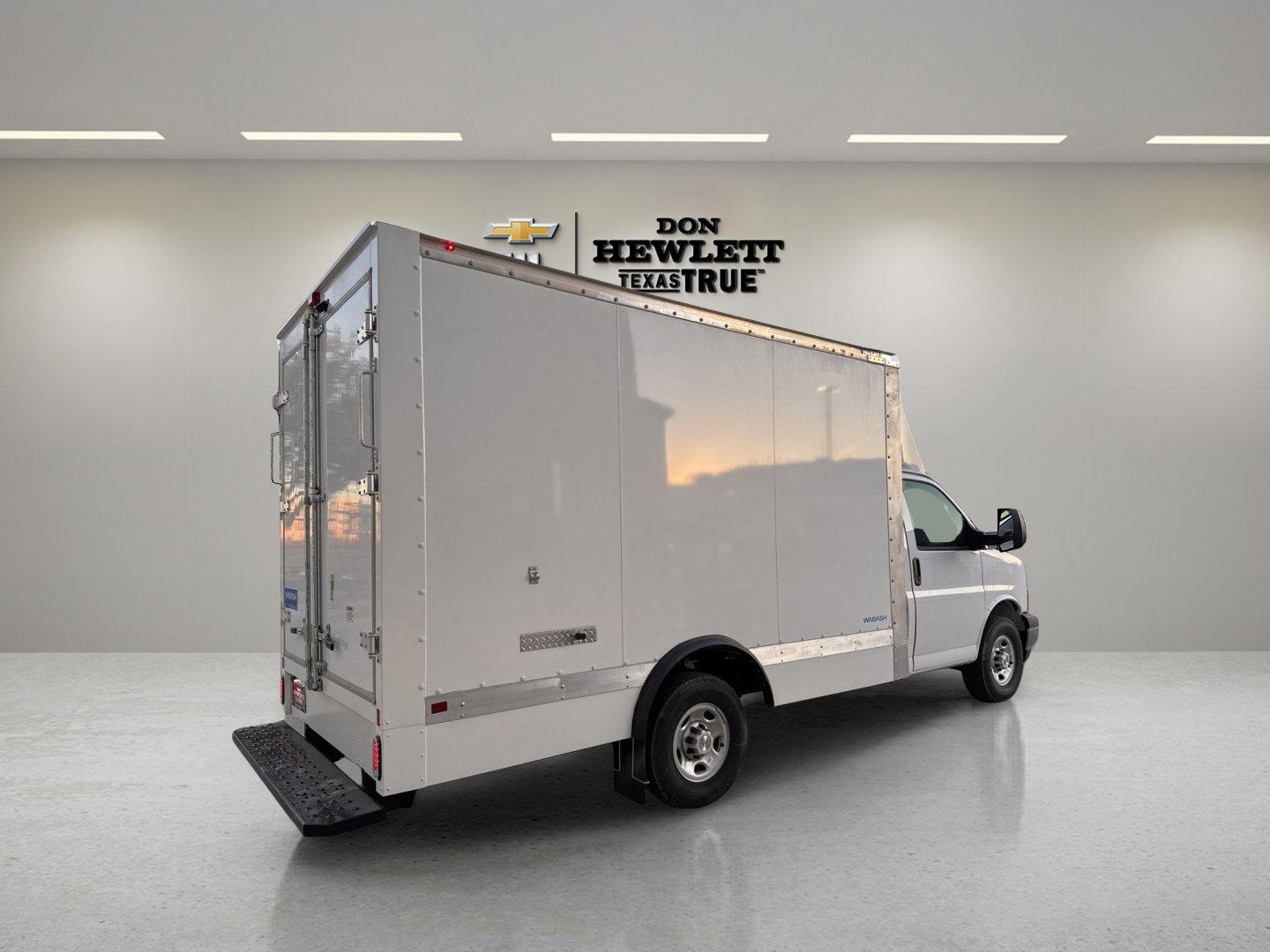 2024 Chevrolet Express Cutaway 3500 Vehicle Photo in GEORGETOWN, TX 78626-7508