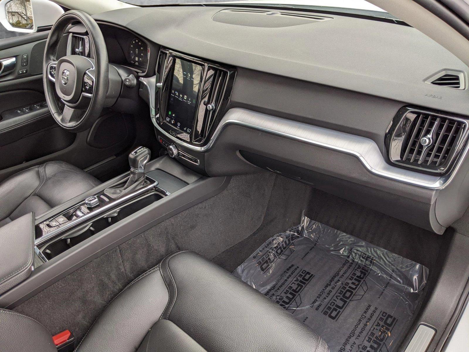 2020 Volvo V60 Cross Country Vehicle Photo in Cockeysville, MD 21030