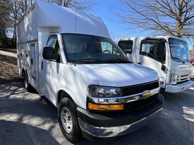 2025 Chevrolet Express Cutaway 3500 Vehicle Photo in ALCOA, TN 37701-3235