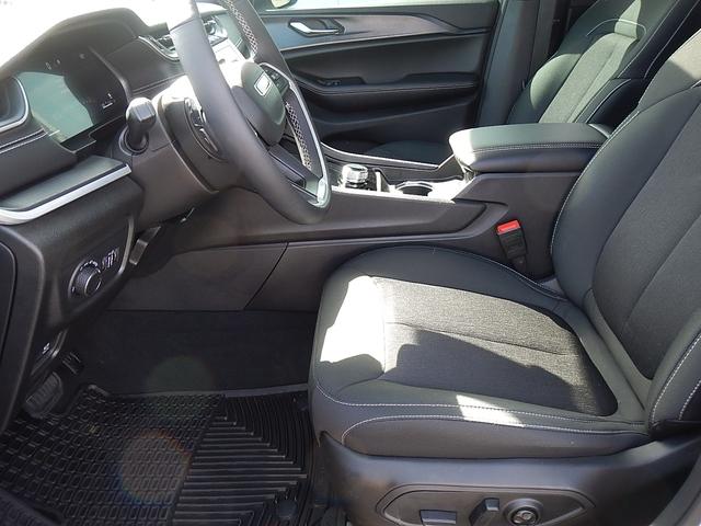 2025 Jeep Grand Cherokee L Vehicle Photo in JASPER, GA 30143-8655