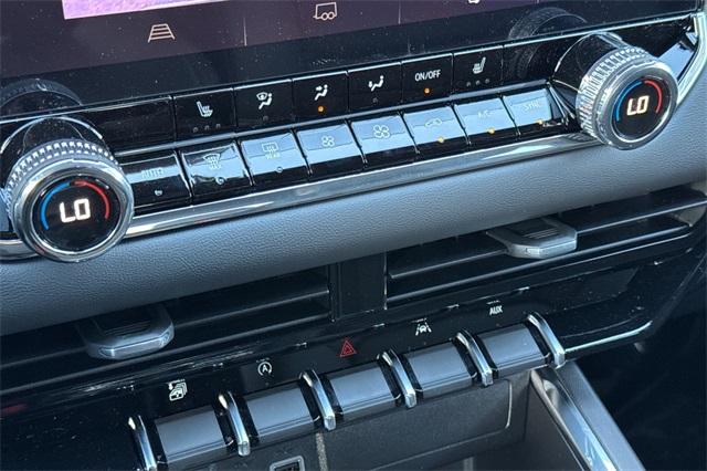 2025 GMC Canyon Vehicle Photo in ELK GROVE, CA 95757-8703