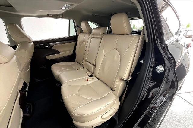 2022 Toyota Highlander Vehicle Photo in Grapevine, TX 76051