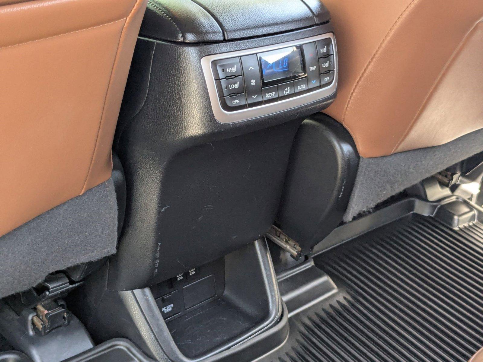 2018 Toyota Highlander Vehicle Photo in Tampa, FL 33614