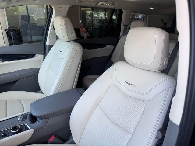 2025 Cadillac XT6 Vehicle Photo in DELRAY BEACH, FL 33483-3294