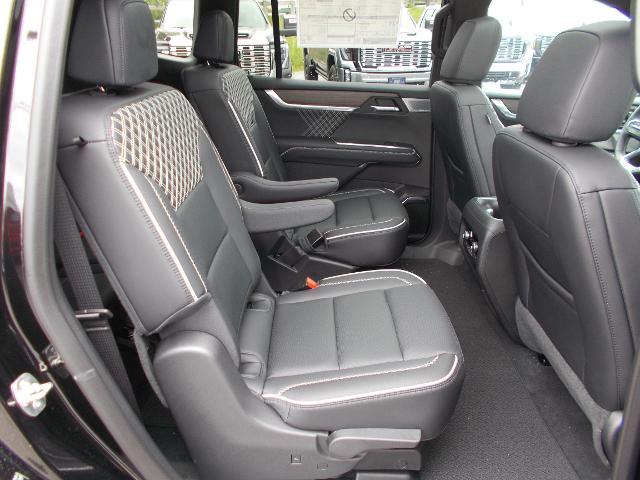 2025 GMC Acadia Vehicle Photo in LOWELL, MA 01852-4336
