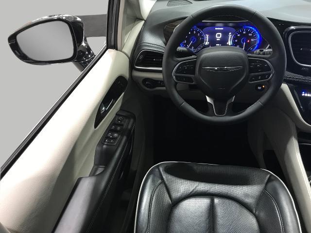 2023 Chrysler Pacifica Vehicle Photo in GREEN BAY, WI 54303-3330