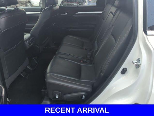 2019 Toyota Highlander Vehicle Photo in Merrillville, IN 46410