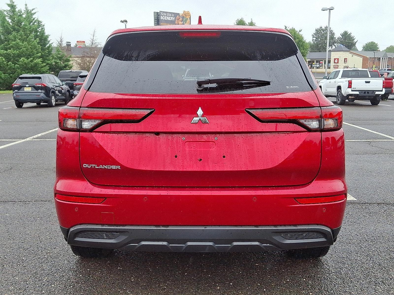 2022 Mitsubishi Outlander Vehicle Photo in Trevose, PA 19053