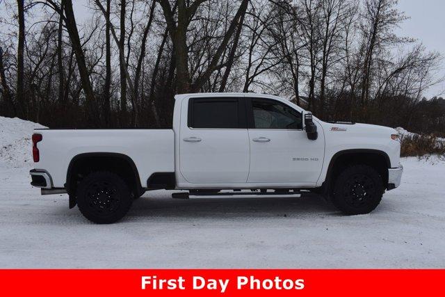 2023 Chevrolet Silverado 3500HD LTZ photo 3