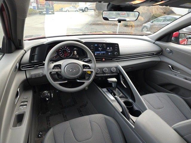 2022 Hyundai ELANTRA Vehicle Photo in Pleasant Hills, PA 15236