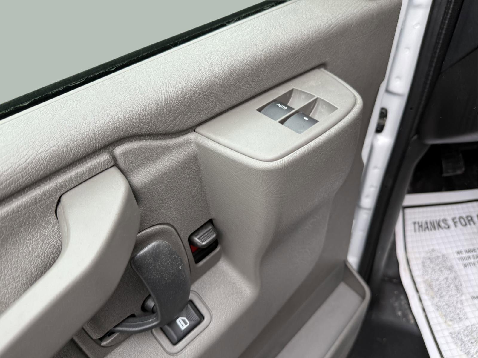 2024 Chevrolet Express Cutaway 3500 Vehicle Photo in GEORGETOWN, TX 78626-7508
