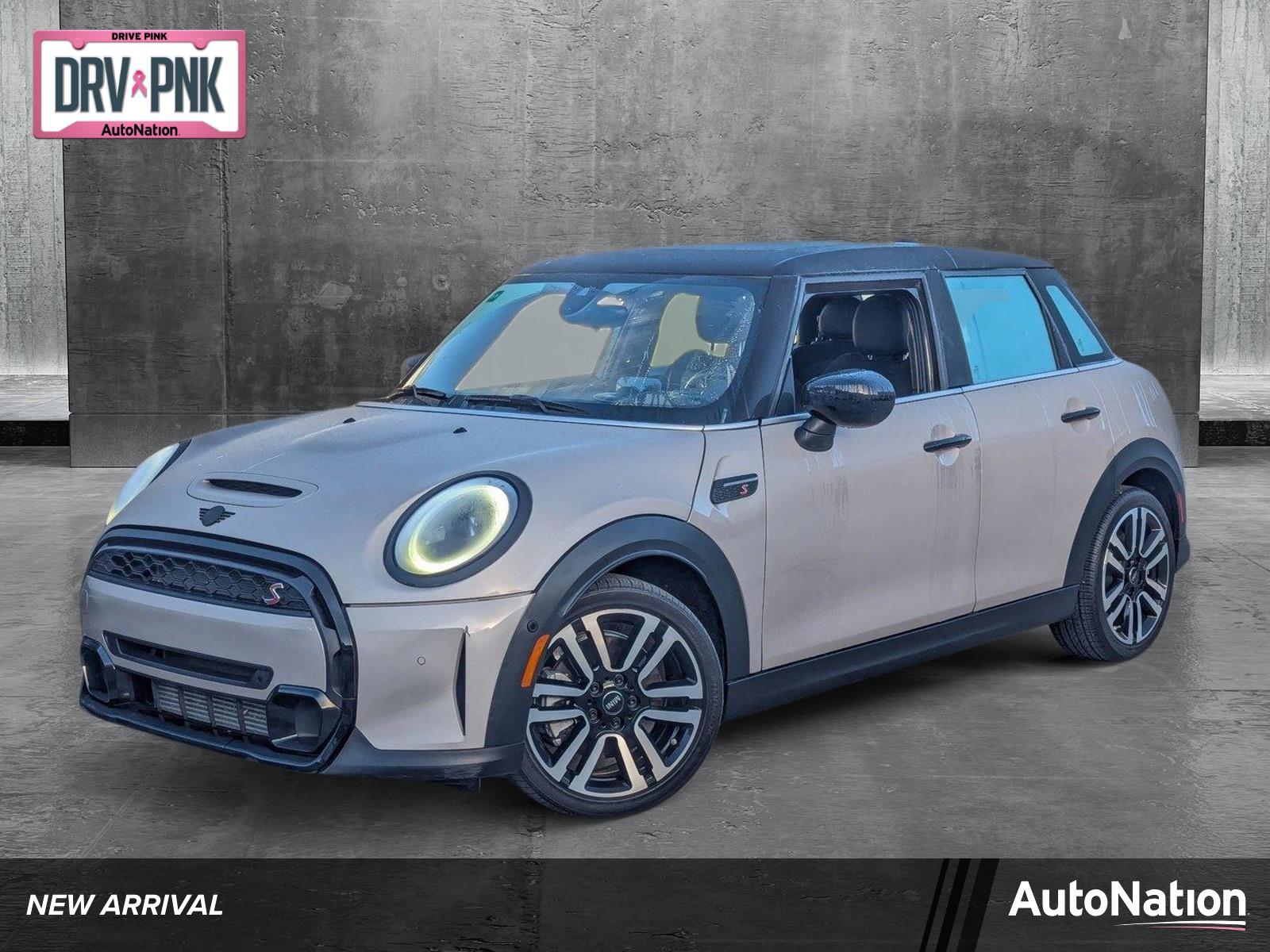 2023 MINI Cooper S Hardtop 4 Door Vehicle Photo in Pembroke Pines , FL 33027