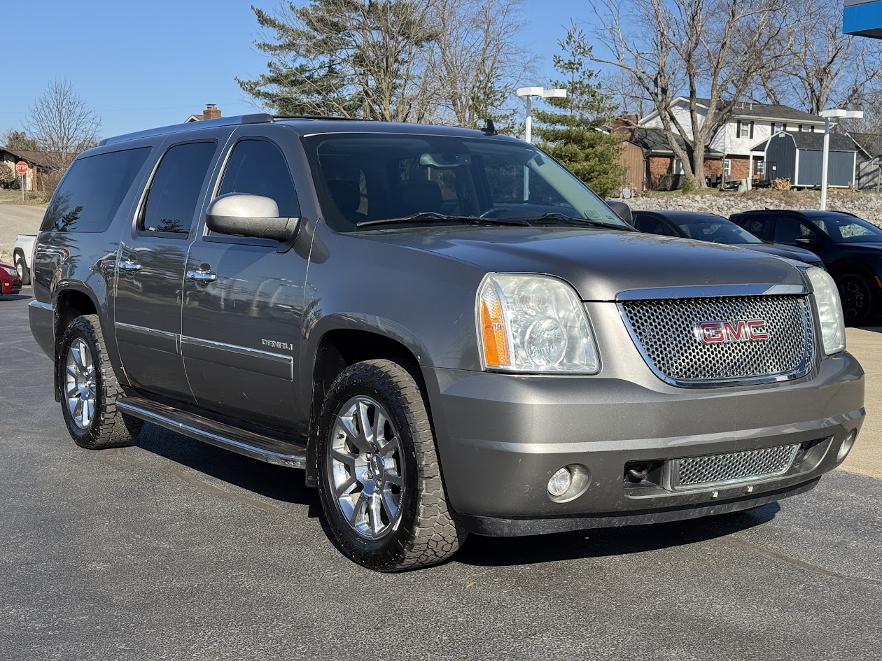 2012 GMC Yukon XL Vehicle Photo in BOONVILLE, IN 47601-9633