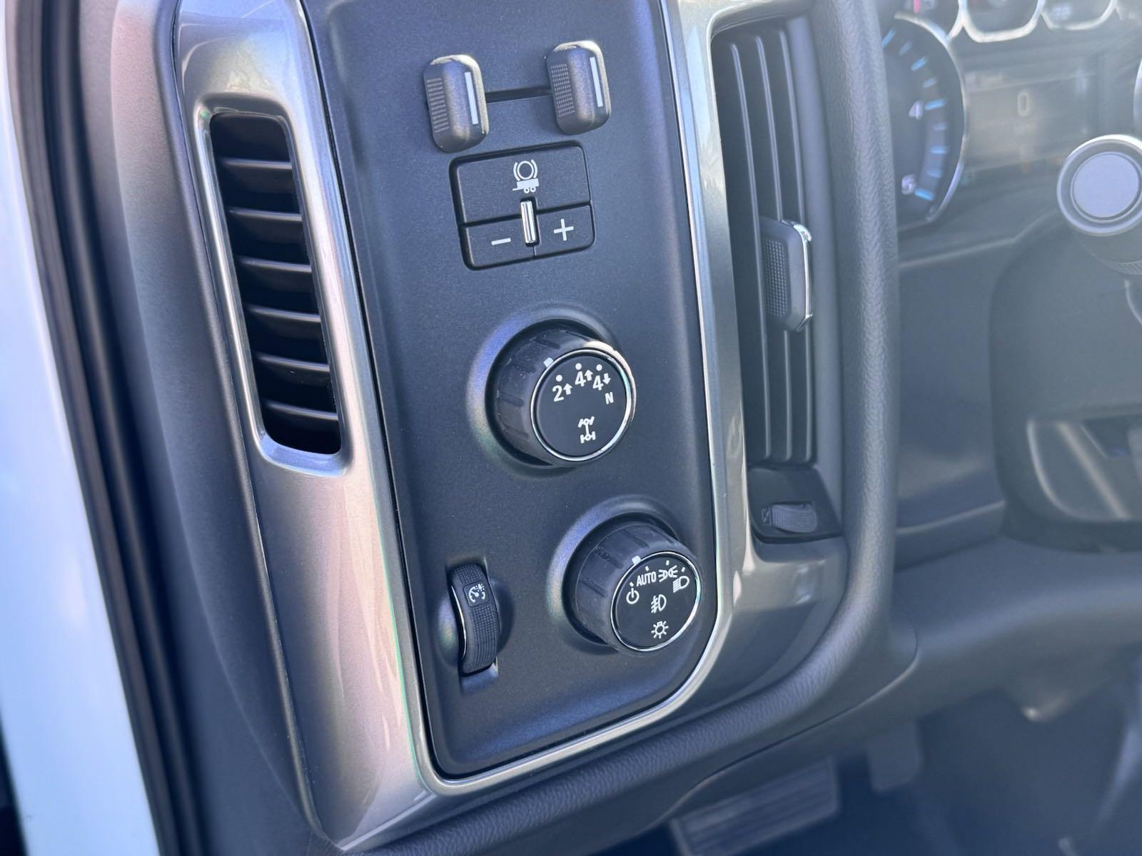 2024 Chevrolet Silverado 6500 HD Vehicle Photo in GEORGETOWN, TX 78626-7508