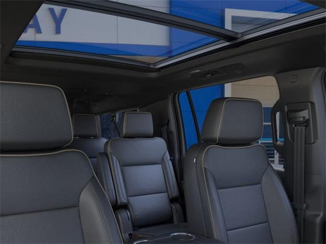 2025 Chevrolet Suburban Vehicle Photo in ENGLEWOOD, CO 80113-6708