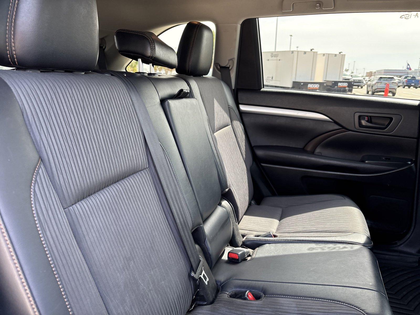 2017 Toyota Highlander Vehicle Photo in Corpus Christi, TX 78415