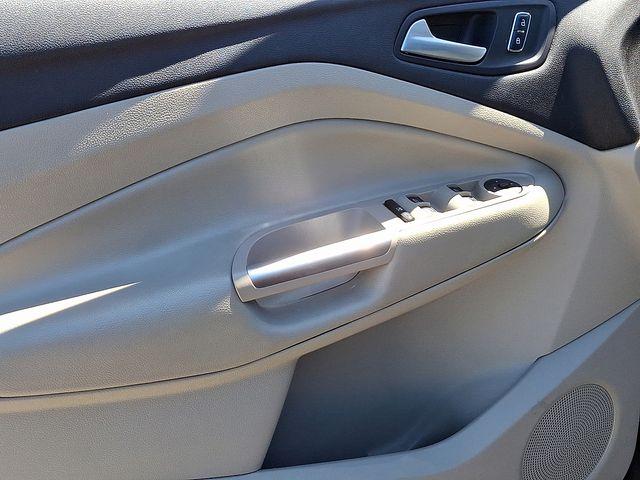 2014 Ford Escape Vehicle Photo in DANBURY, CT 06810-5034