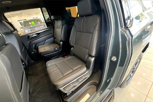 2025 Chevrolet Suburban Vehicle Photo in TOPEKA, KS 66609-0000