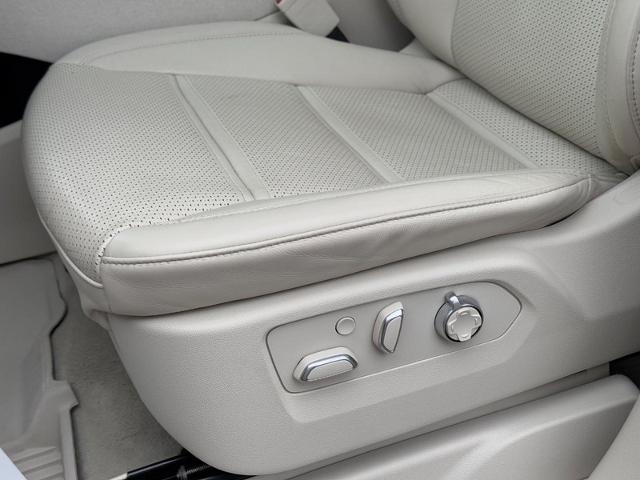 2024 Cadillac Escalade ESV Vehicle Photo in COLUMBIA, MO 65203-3903