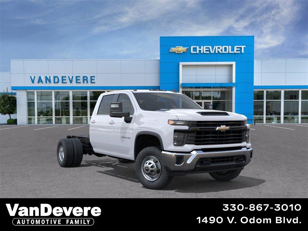 2026 Chevrolet Silverado 3500HD Chassis Work Truck Crew Cab 4WD