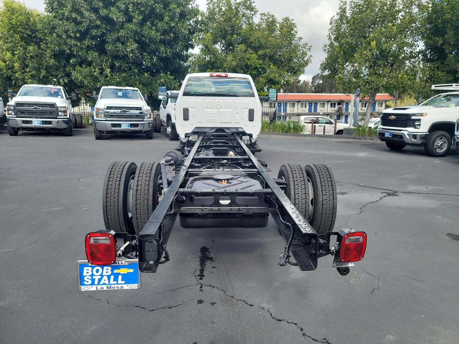 2023 Chevrolet Silverado Chassis Cab Vehicle Photo in LA MESA, CA 91942-8211