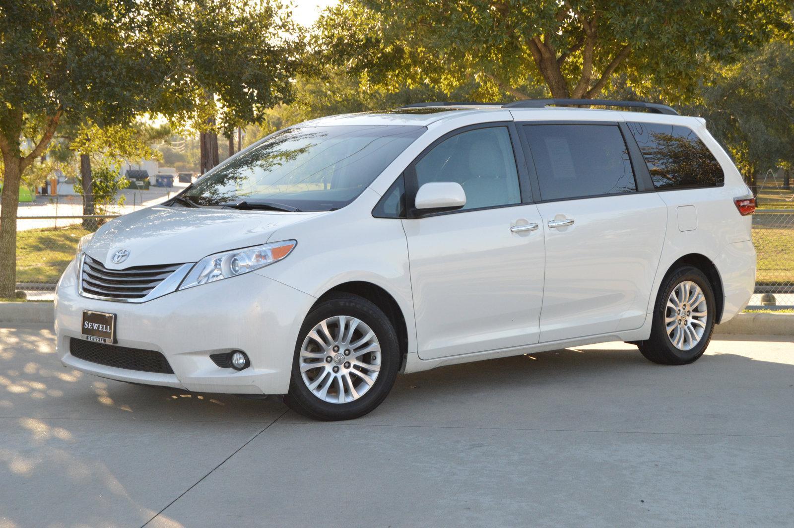 2017 Toyota Sienna Vehicle Photo in Houston, TX 77090