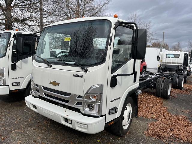 2025 Chevrolet Low Cab Forward 4500 Vehicle Photo in ALCOA, TN 37701-3235