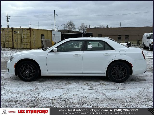 Used 2022 Chrysler 300 Touring L with VIN 2C3CCASG0NH193813 for sale in Ferndale, MI