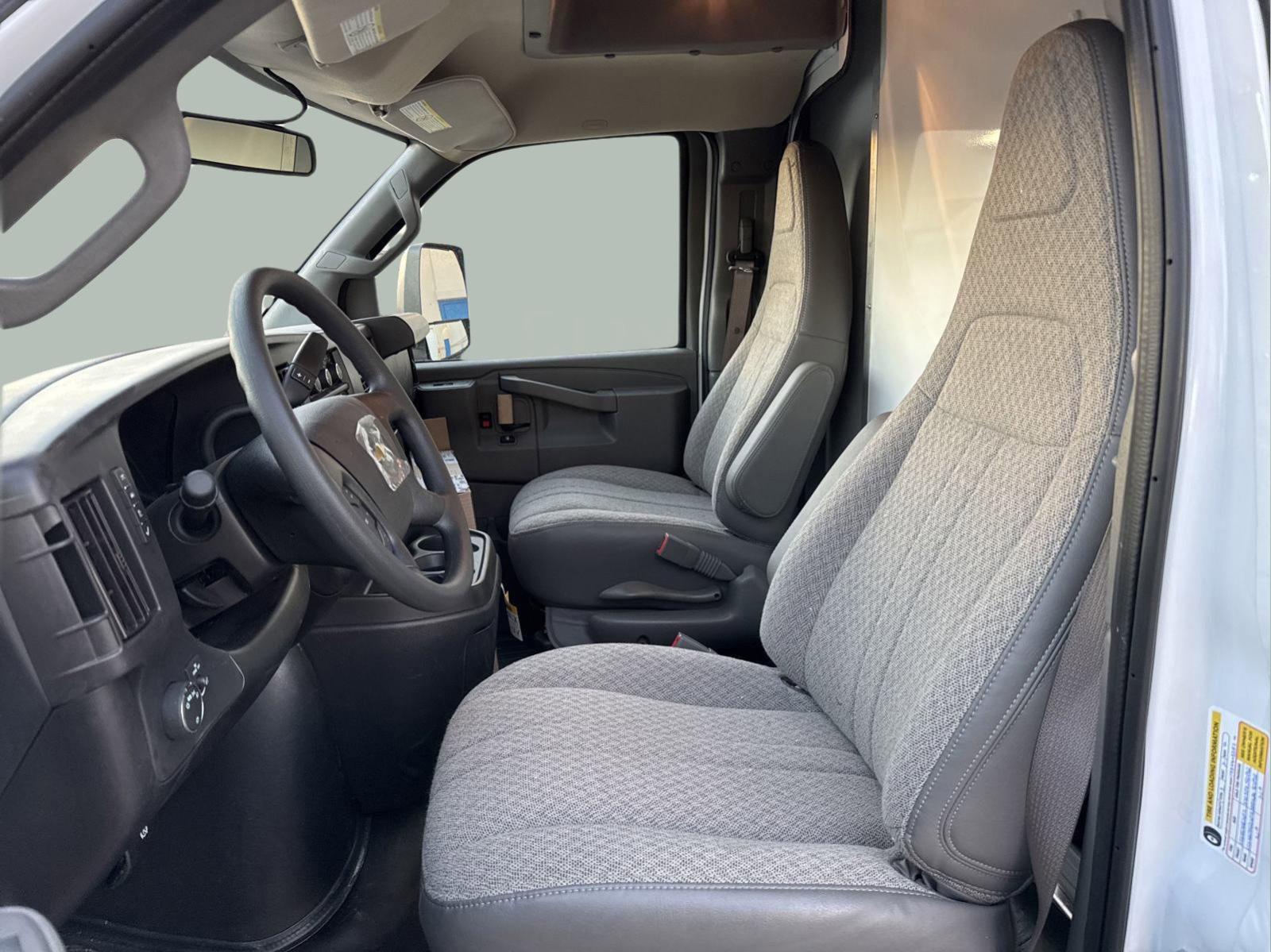 2024 Chevrolet Express Cutaway 3500 Vehicle Photo in GEORGETOWN, TX 78626-7508