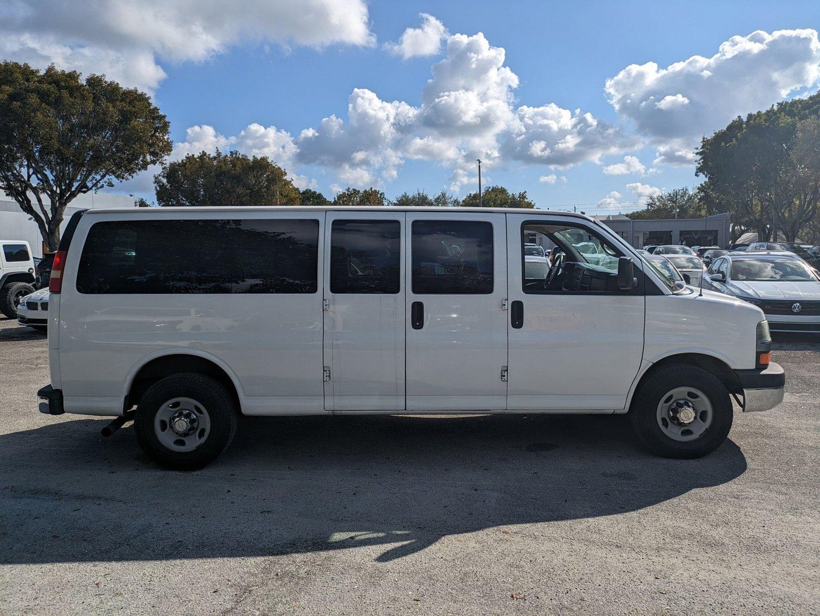 2015 Chevrolet Express Passenger Vehicle Photo in GREENACRES, FL 33463-3207