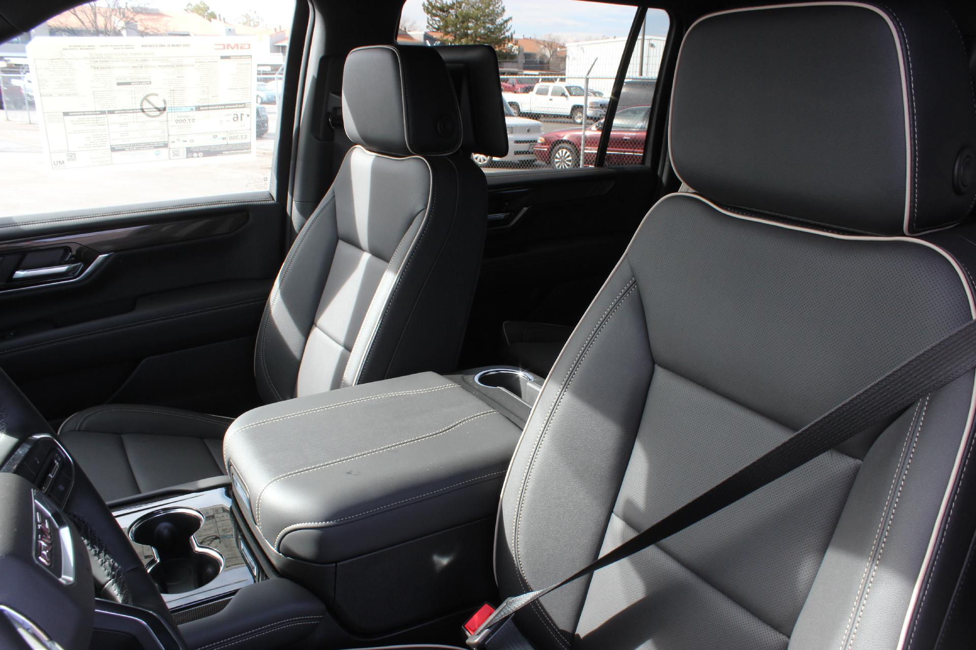 2025 GMC Yukon XL Vehicle Photo in AURORA, CO 80012-4011