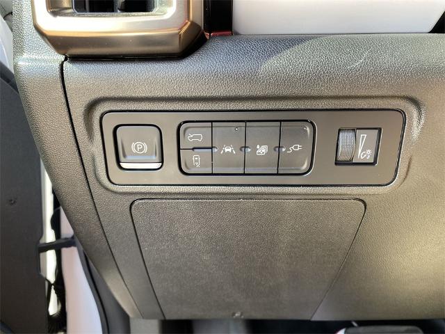 2025 GMC HUMMER EV SUV Vehicle Photo in Greenville, TX 75402