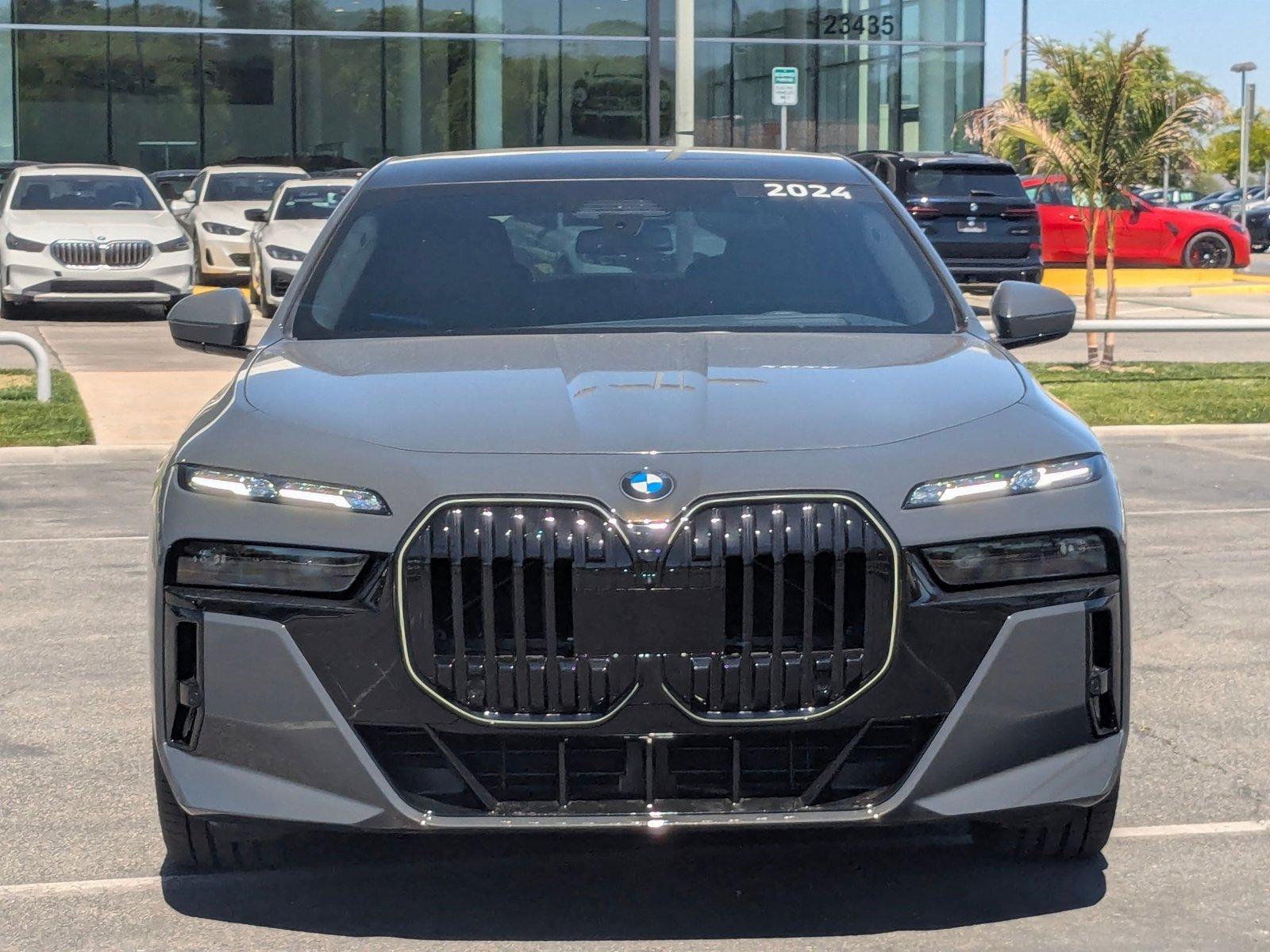 2024 BMW 760i xDrive Vehicle Photo in Valencia, CA 91355