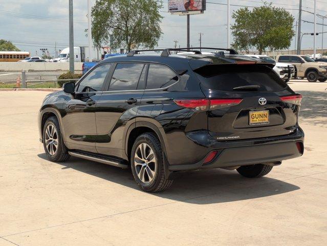 2023 Toyota Highlander Vehicle Photo in SELMA, TX 78154-1460