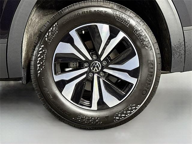2024 Volkswagen Atlas Vehicle Photo in Puyallup, WA 98371