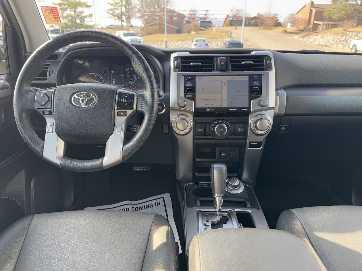 2020 Toyota 4Runner Vehicle Photo in BOONVILLE, IN 47601-9633