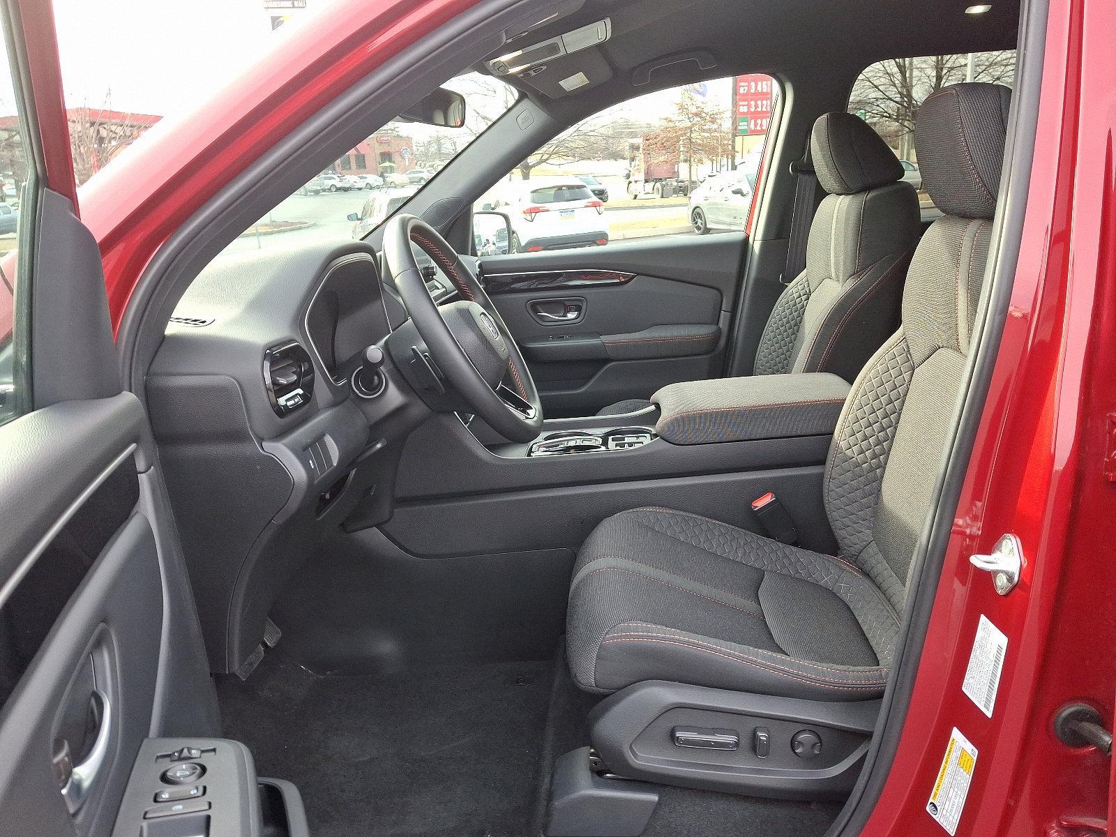 2025 Honda Pilot Vehicle Photo in Harrisburg, PA 17111