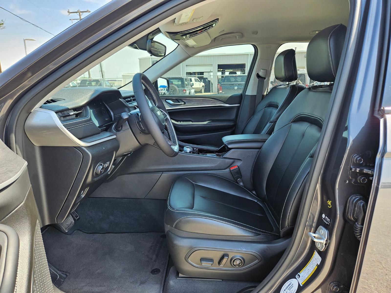 2023 Jeep Grand Cherokee Vehicle Photo in Seguin, TX 78155