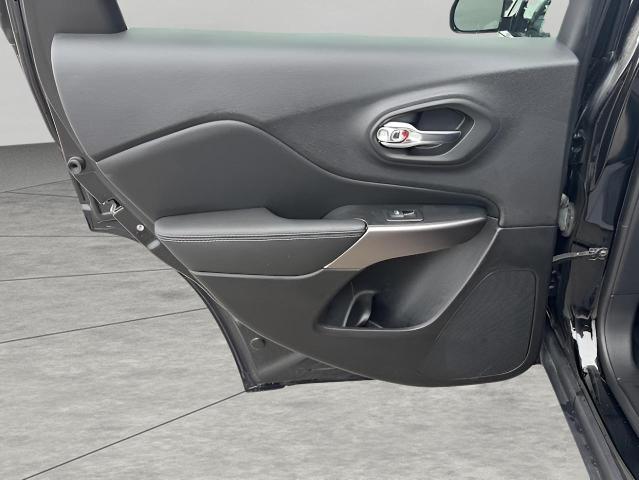 2019 Jeep Cherokee Vehicle Photo in Green Bay, WI 54304