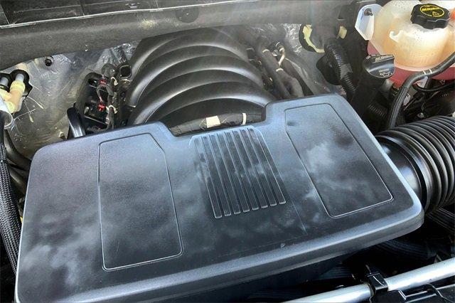 2024 GMC Yukon XL Vehicle Photo in TOPEKA, KS 66609-0000